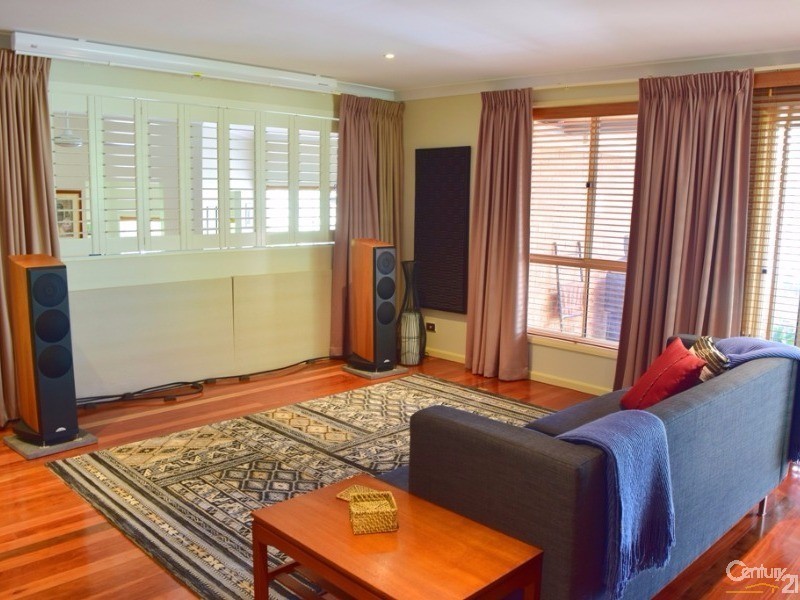 44 Roberts Parade, Hawkesbury Heights NSW 2777