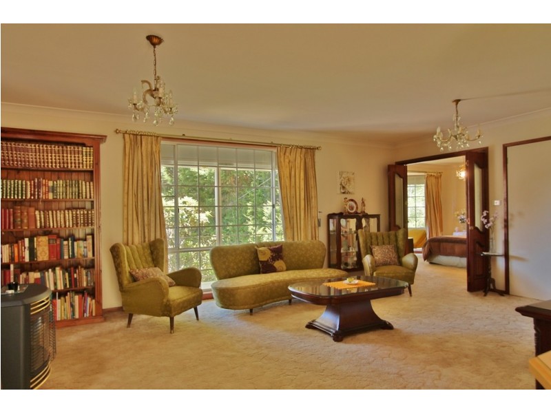 14  Banksia Road, Wentworth Falls NSW 2782