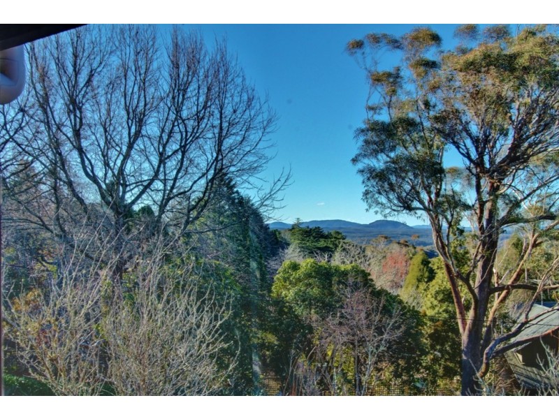 51 Blaxland Road, Wentworth Falls NSW 2782