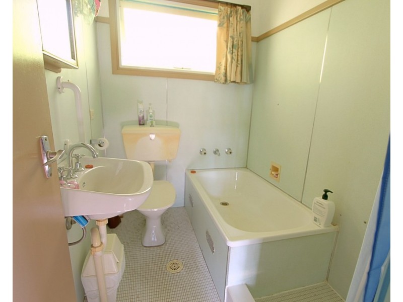 64 Railway Parade, Hazelbrook NSW 2779