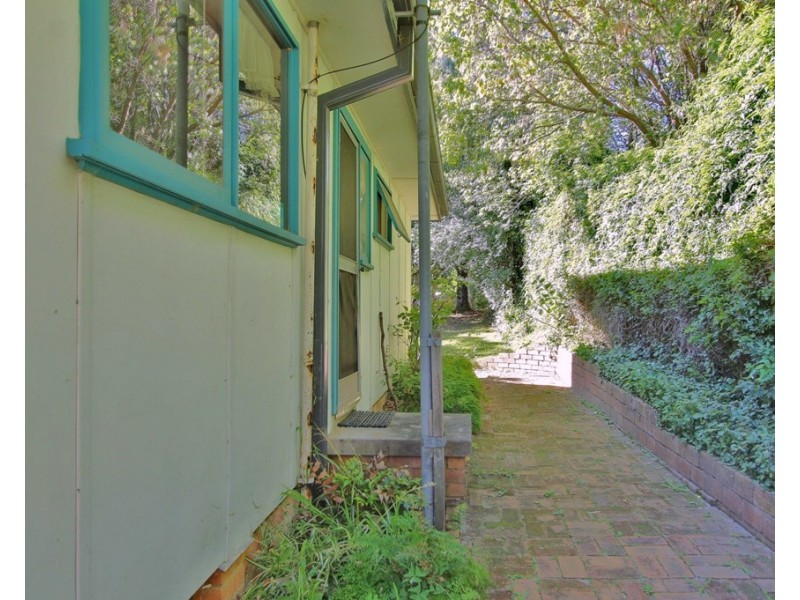 64 Railway Parade, Hazelbrook NSW 2779