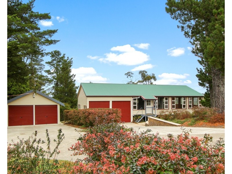 6 Lake Street, Wentworth Falls NSW 2782