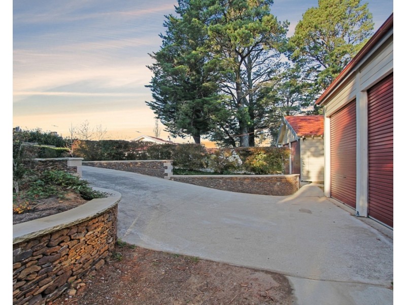 6 Lake Street, Wentworth Falls NSW 2782