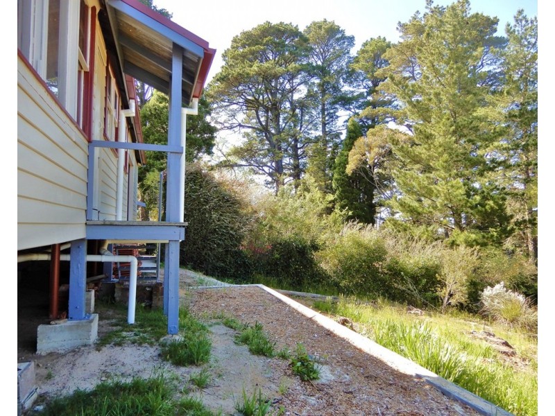 6 Lake Street, Wentworth Falls NSW 2782