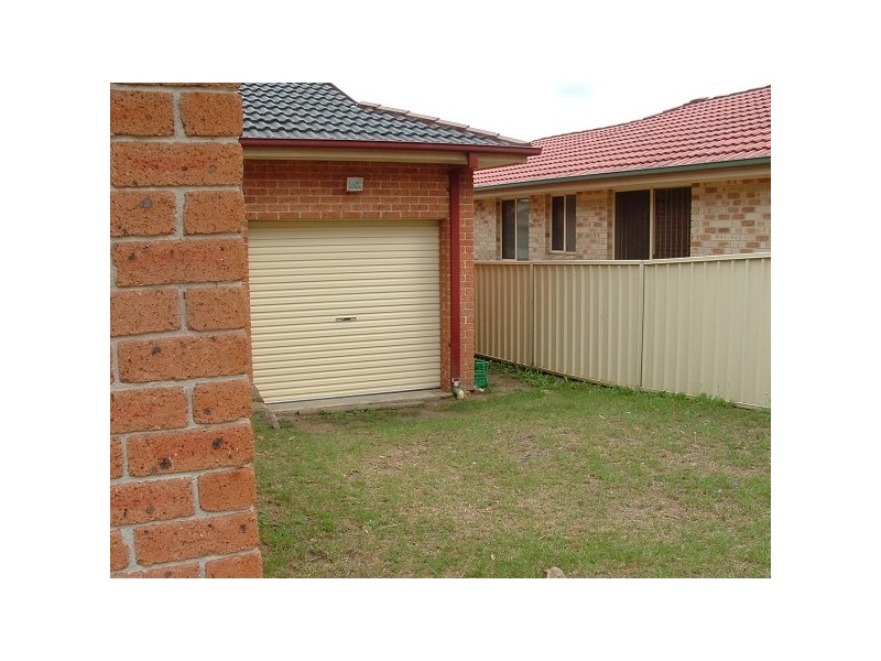 10 Meredith Crescent, St Helens Park NSW 2560