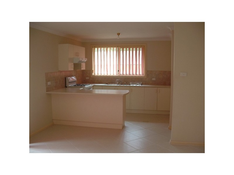 10 Meredith Crescent, St Helens Park NSW 2560