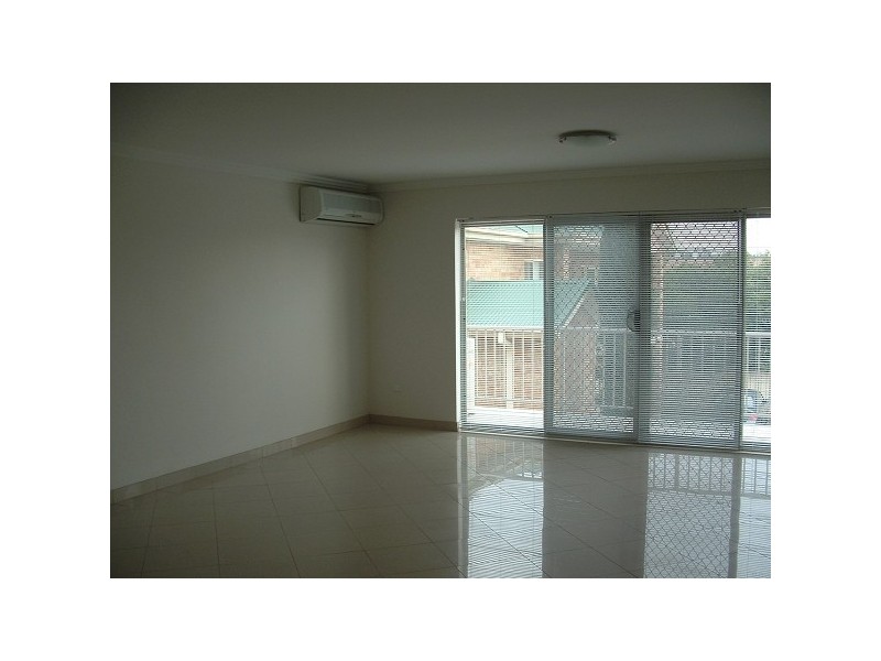 4/13 Chamberlain Street, Campbelltown NSW 2560