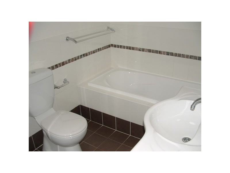 4/13 Chamberlain Street, Campbelltown NSW 2560