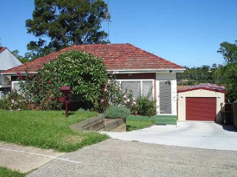 33 Grandview Drive, Campbelltown NSW 2560