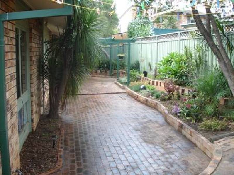 10 Georgiana Crescent, Ambarvale NSW 2560