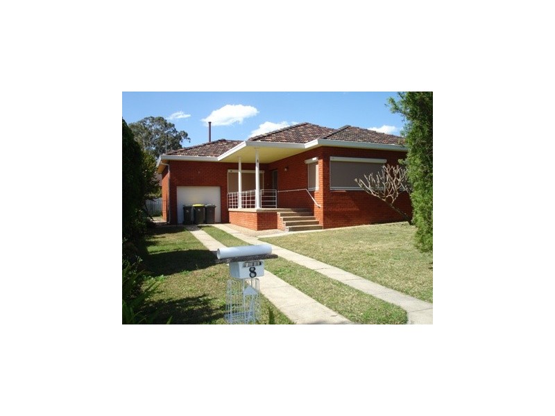 8 Barrie Place, Leumeah NSW 2560