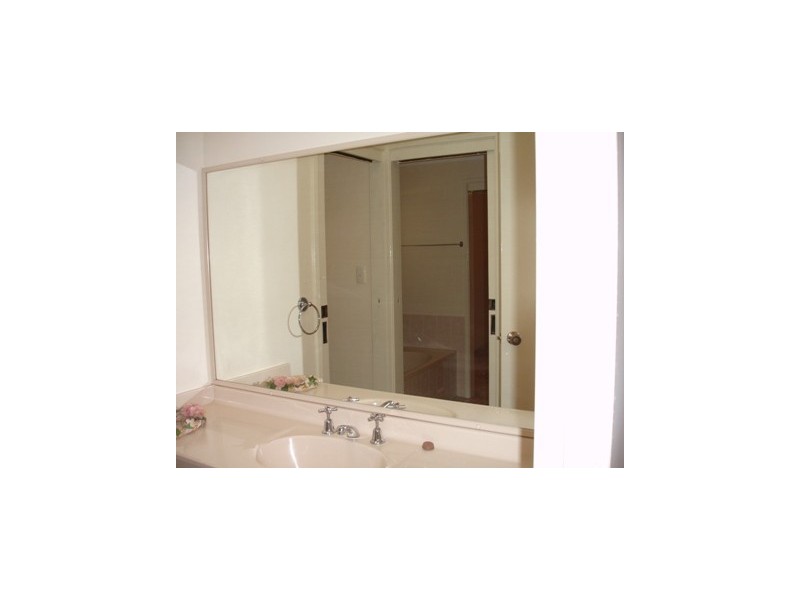 28 Cleopatra Drive, Rosemeadow NSW 2560