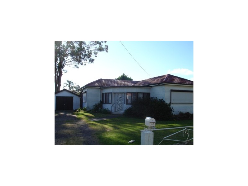 17 Macquarie Ave, Leumeah NSW 2560