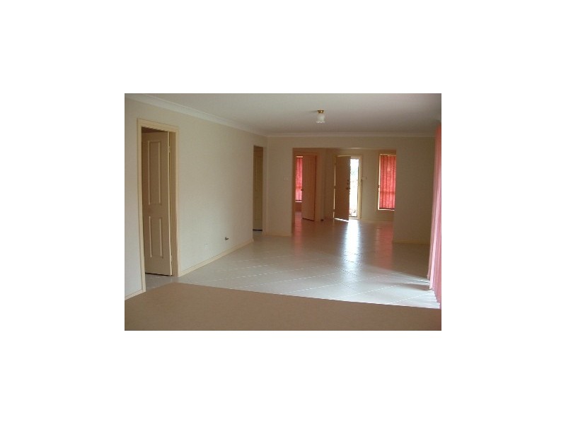 10 Meredith Cresent, St Helens Park NSW 2560