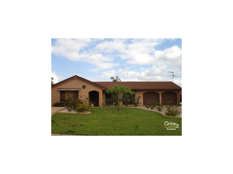 8 Gambia Street, Kearns NSW 2558