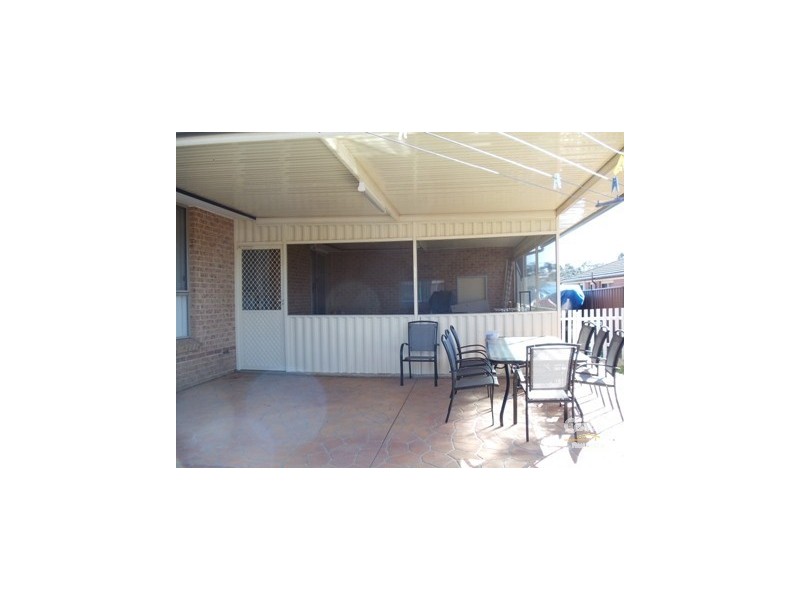 3 Leontes Close, Rosemeadow NSW 2560