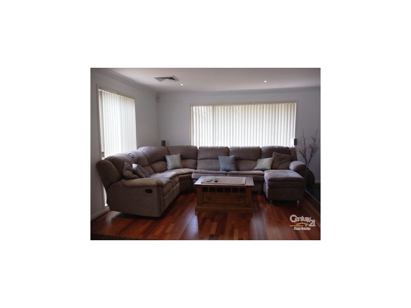 8 Trabb Place, Ambarvale NSW 2560