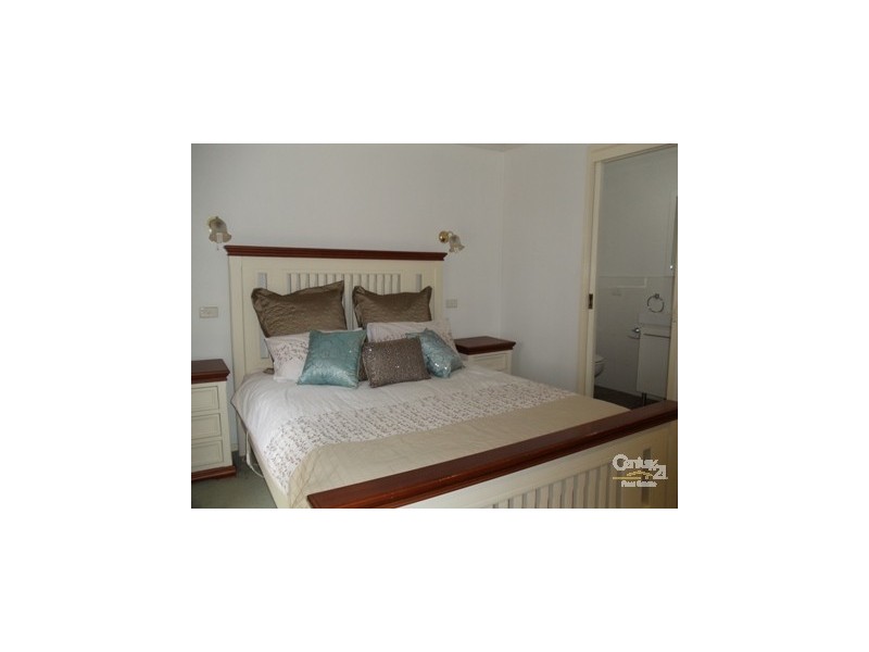 8 Trabb Place, Ambarvale NSW 2560