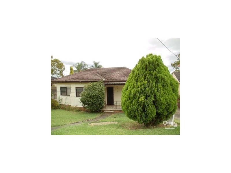 40 Farnsworth Avenue, Campbelltown NSW 2560