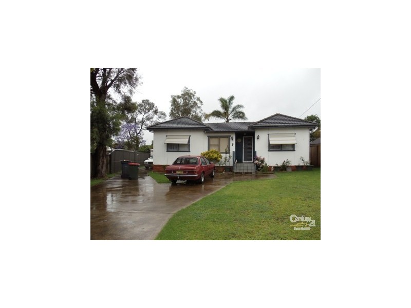 8 Alam Place, Campbelltown NSW 2560