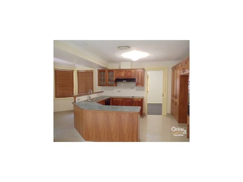 8 Mt Sugarloaf Dr, Glen Alpine NSW 2560