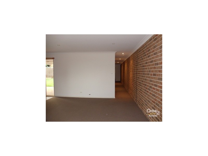 5A Fabian Place, Rosemeadow NSW 2560