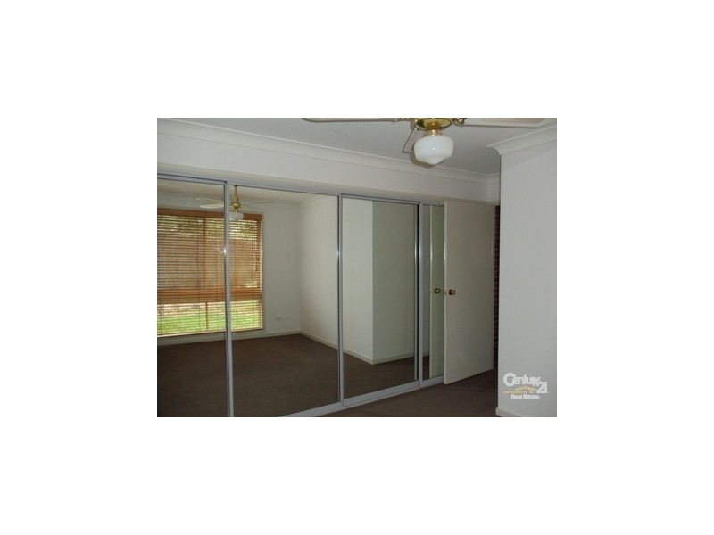 5A Fabian Place, Rosemeadow NSW 2560