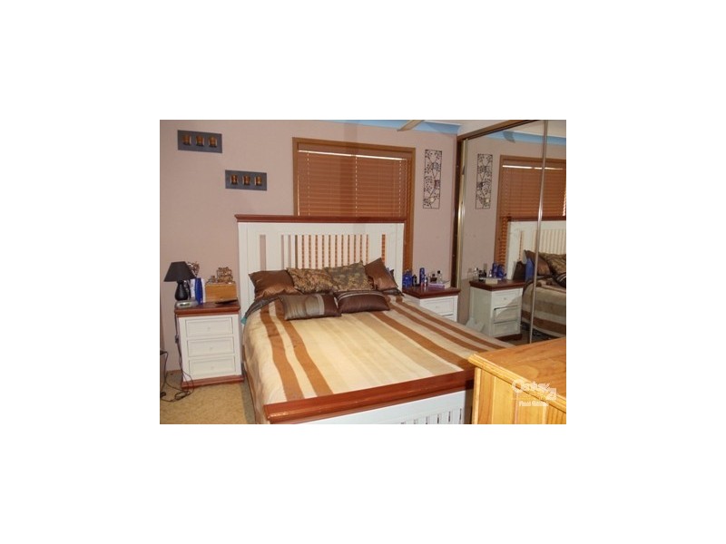 6 Trabb Place, Ambarvale NSW 2560