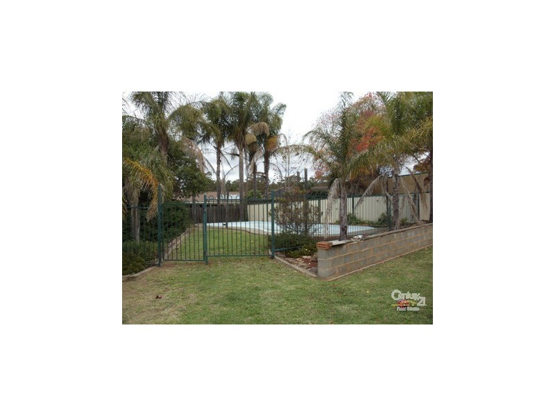 4 Iras Place, Rosemeadow NSW 2560