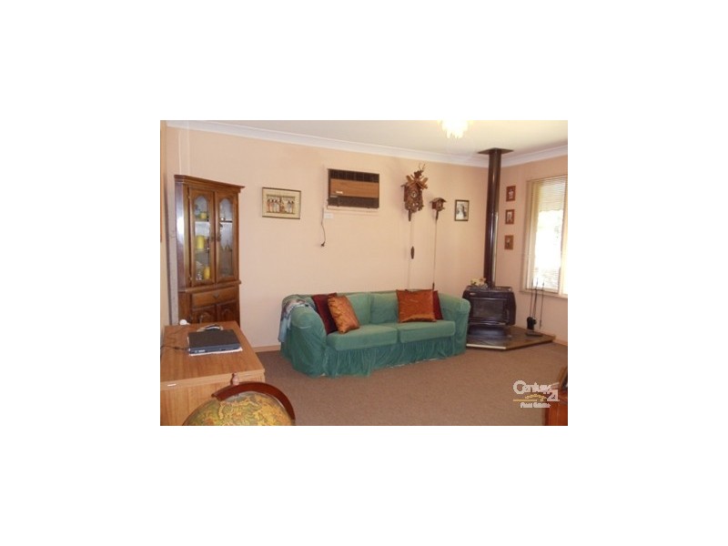 28 Pinaroo Crescent, Bradbury NSW 2560