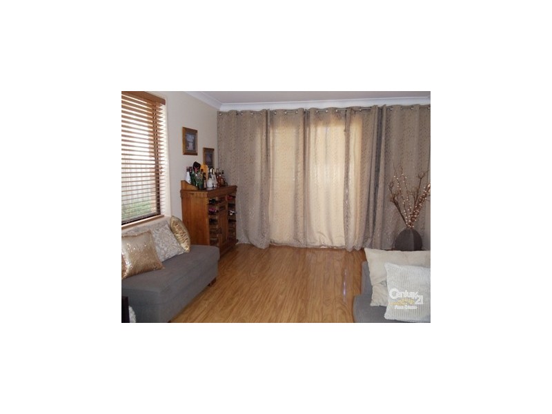 10 Lissanthe Street, Mount Annan NSW 2567