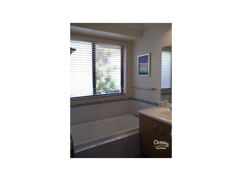 10 Lissanthe Street, Mount Annan NSW 2567