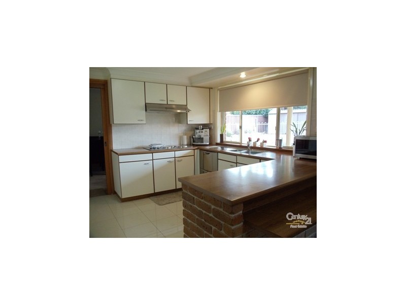 8 Leadenham Place, Chipping Norton NSW 2170