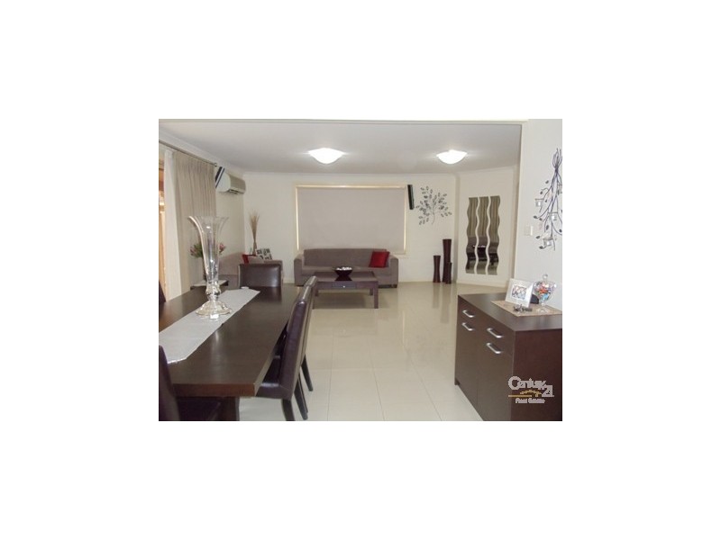 8 Leadenham Place, Chipping Norton NSW 2170