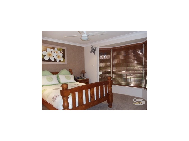 4 Litchfield Place, St Helens Park NSW 2560