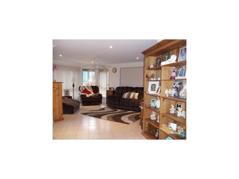 4 Litchfield Place, St Helens Park NSW 2560