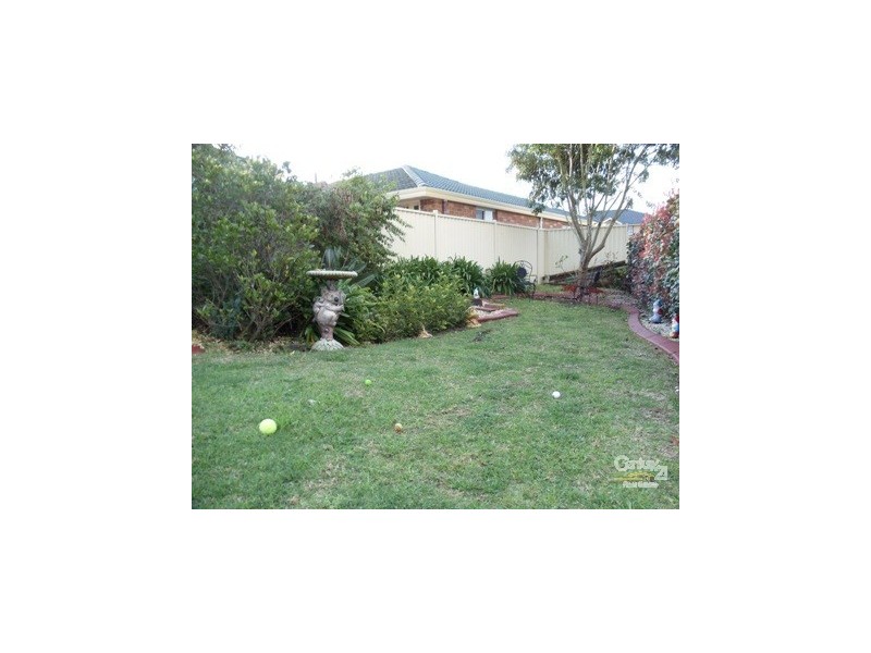 4 Litchfield Place, St Helens Park NSW 2560