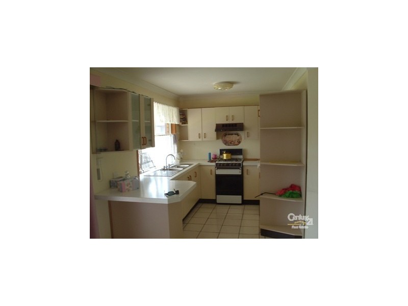 31 Bernardo Street, Rosemeadow NSW 2560