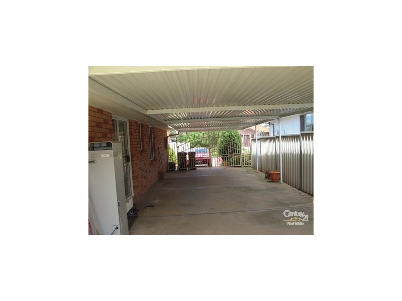 31 Bernardo Street, Rosemeadow NSW 2560