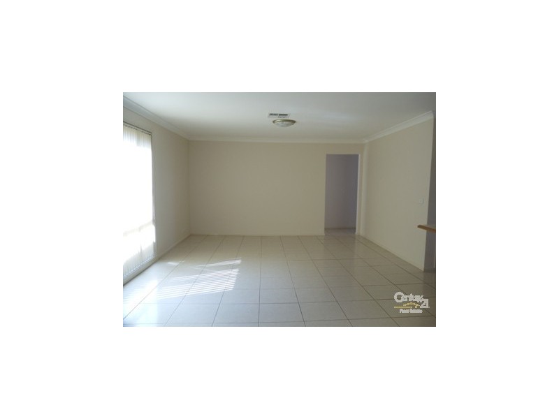 6 Hebrides Avenue, Macquarie Links NSW 2565