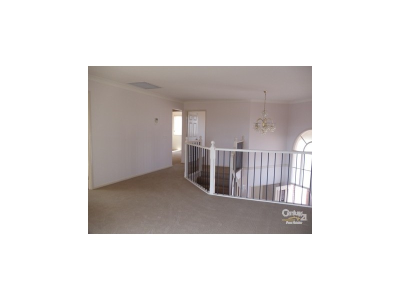 6 Hebrides Avenue, Macquarie Links NSW 2565