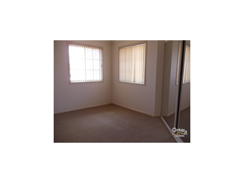 6 Hebrides Avenue, Macquarie Links NSW 2565