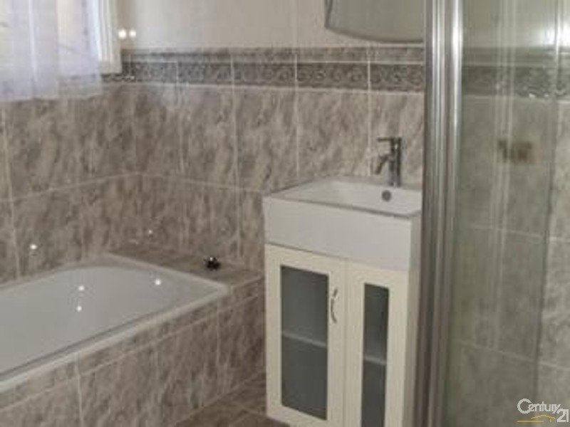 29 Danube Crescent, Kearns NSW 2558