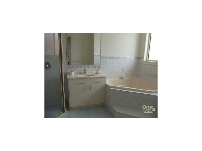 128 Englorie Park Drive, Glen Alpine NSW 2560