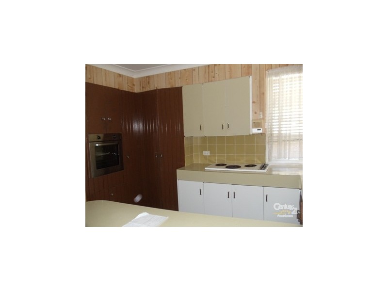 22 Kooloona Crescent, Bradbury NSW 2560