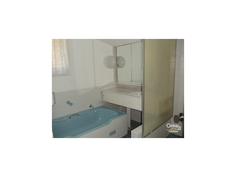 22 Kooloona Crescent, Bradbury NSW 2560