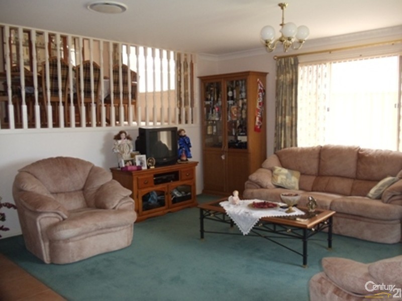 49 Baynton Place, St Helens Park NSW 2560