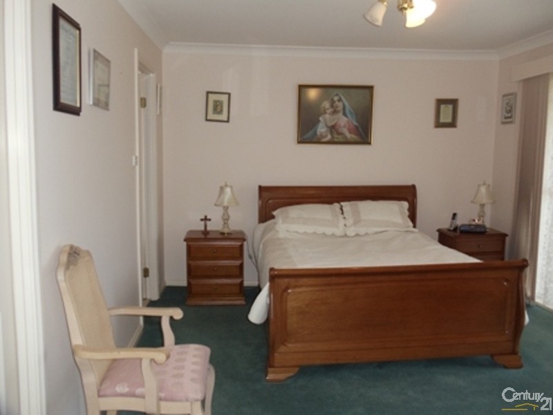 49 Baynton Place, St Helens Park NSW 2560