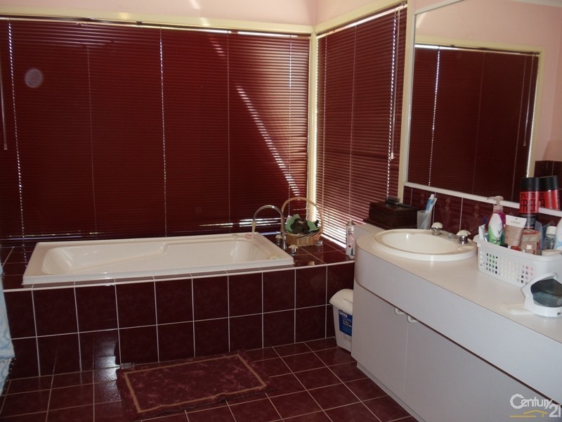 52 Kearns Avenue, Kearns NSW 2558