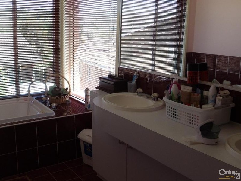 52 Kearns Avenue, Kearns NSW 2558